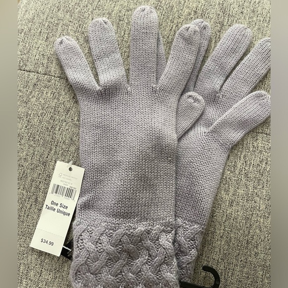 Gloves - Picture 2 of 3